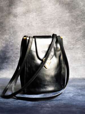 LEATHER BAG / Structured black leather