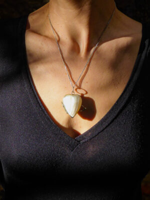 HEART PENDANT / Mother-of-pearl