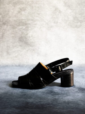 LEATHER SANDALS / Reworked black leather